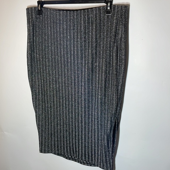 Torrid 2 GLITTER silver RIBBED KNIT PENCIL SKIRT - Picture 3 of 7